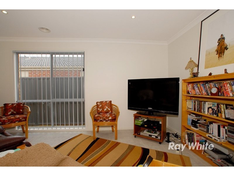 8 Cherry Blossom Chase, Pakenham VIC 3810