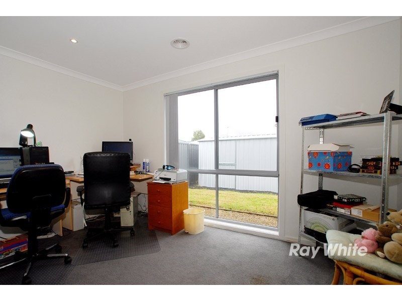 8 Cherry Blossom Chase, Pakenham VIC 3810