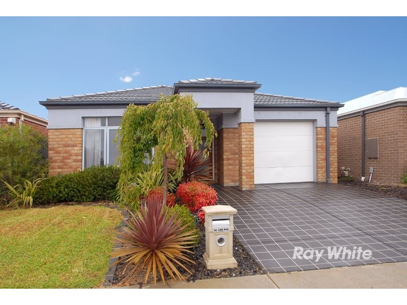 8 Cherry Blossom Chase, Pakenham VIC 3810