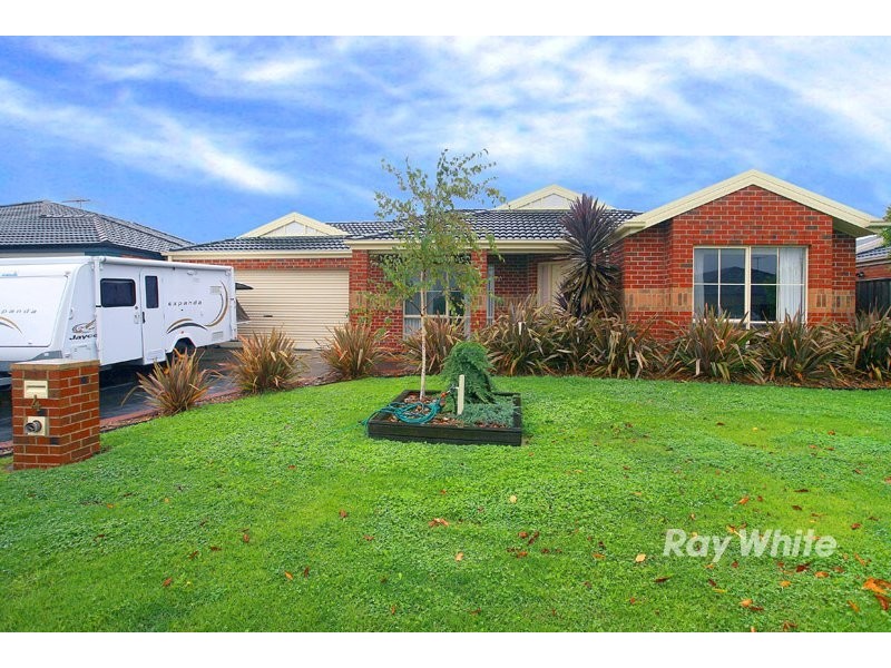 4 St Cloud Court, Cranbourne North VIC 3977