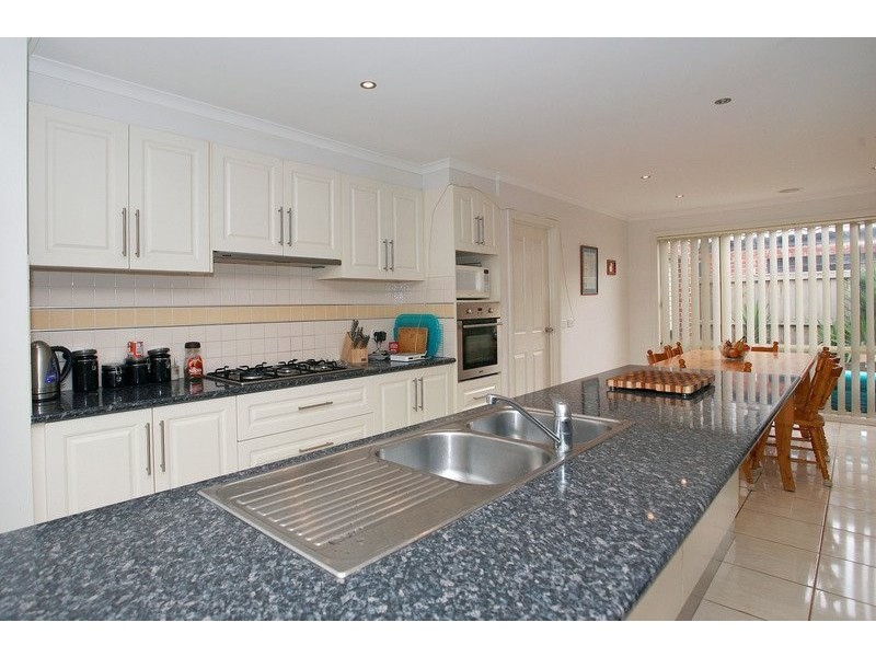 4 St Cloud Court, Cranbourne North VIC 3977