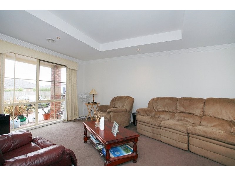 4 St Cloud Court, Cranbourne North VIC 3977