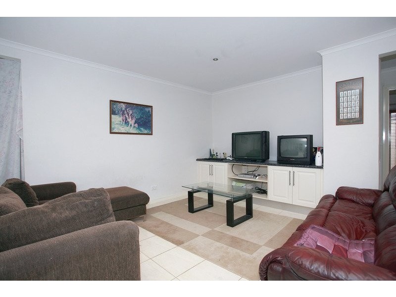 4 St Cloud Court, Cranbourne North VIC 3977