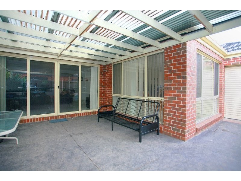 4 St Cloud Court, Cranbourne North VIC 3977