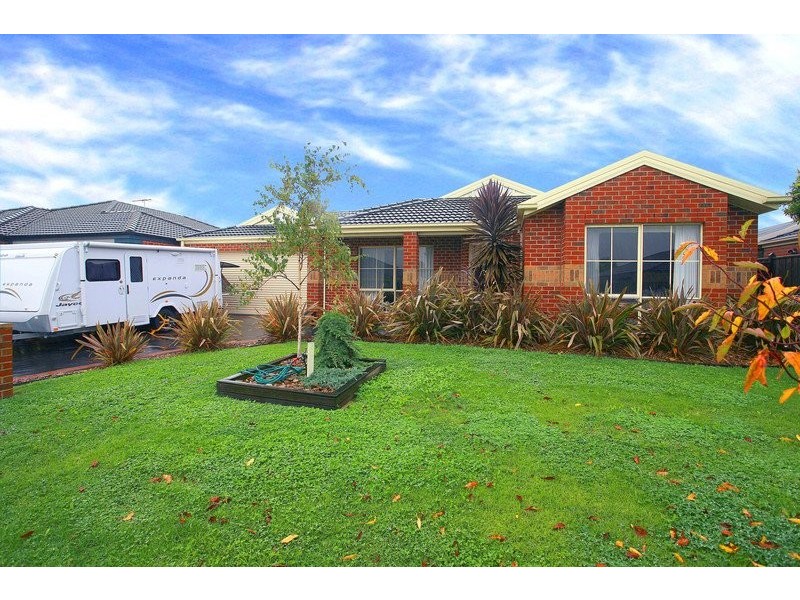 4 St Cloud Court, Cranbourne North VIC 3977