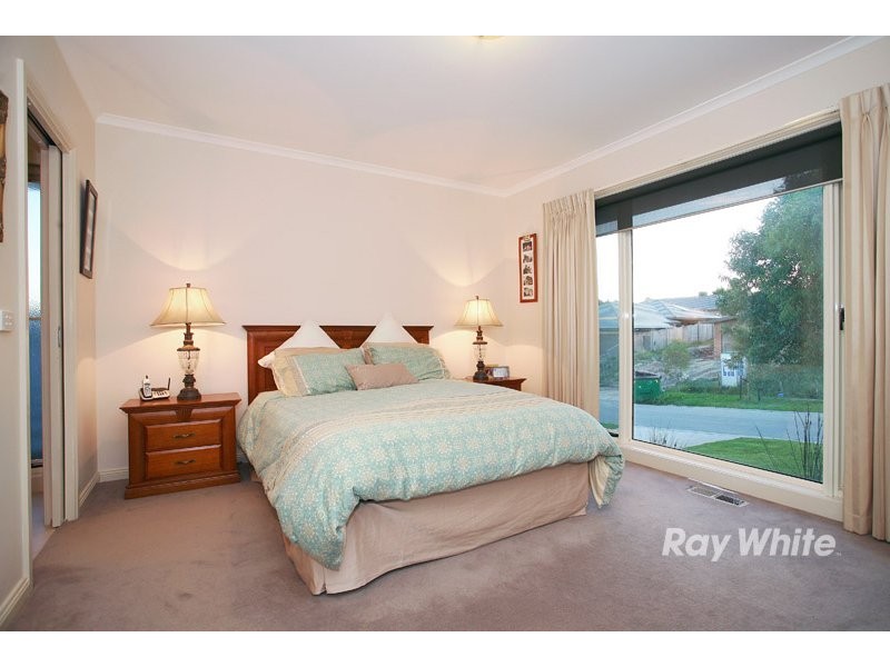 6 Greenmist Crescent, Cranbourne South VIC 3977
