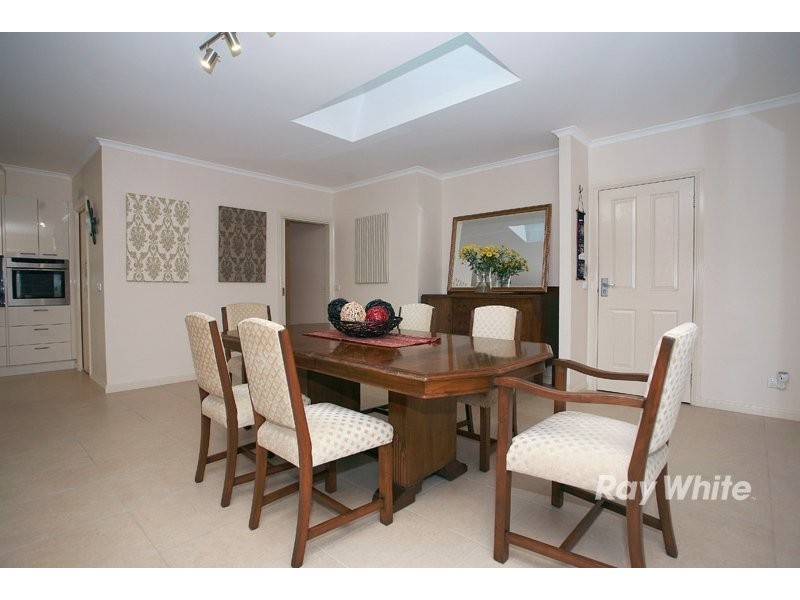 6 Greenmist Crescent, Cranbourne South VIC 3977