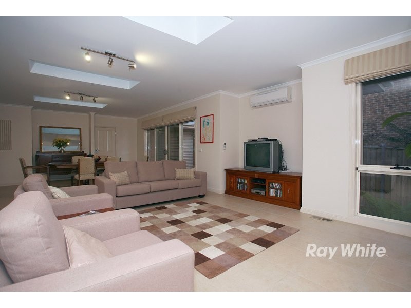 6 Greenmist Crescent, Cranbourne South VIC 3977