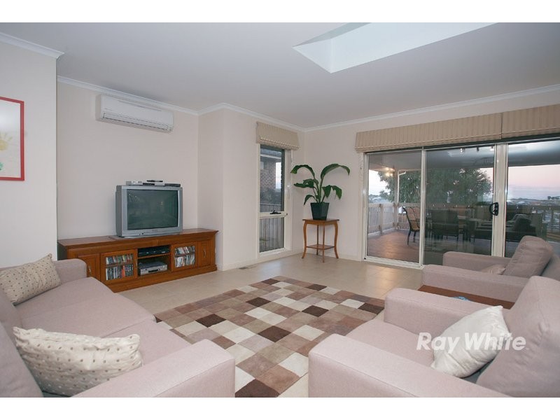 6 Greenmist Crescent, Cranbourne South VIC 3977