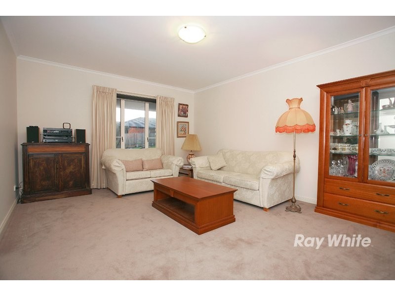 6 Greenmist Crescent, Cranbourne South VIC 3977