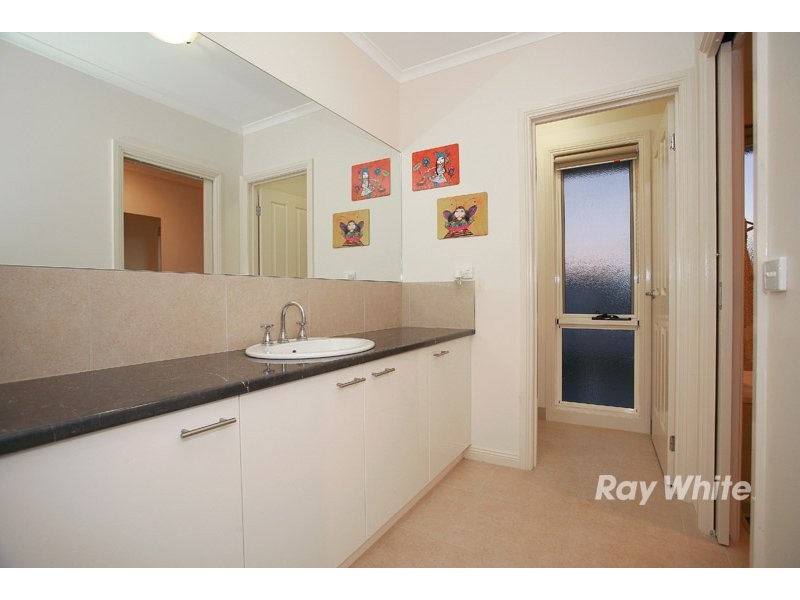 6 Greenmist Crescent, Cranbourne South VIC 3977