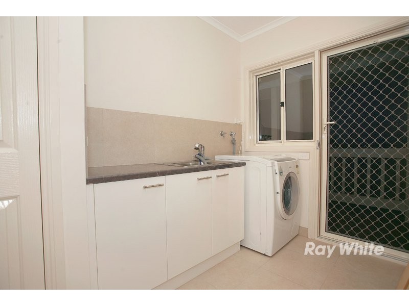 6 Greenmist Crescent, Cranbourne South VIC 3977