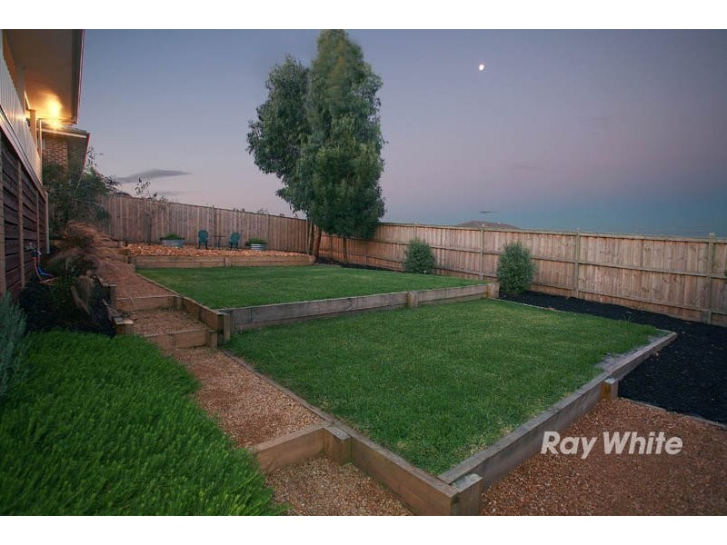 6 Greenmist Crescent, Cranbourne South VIC 3977