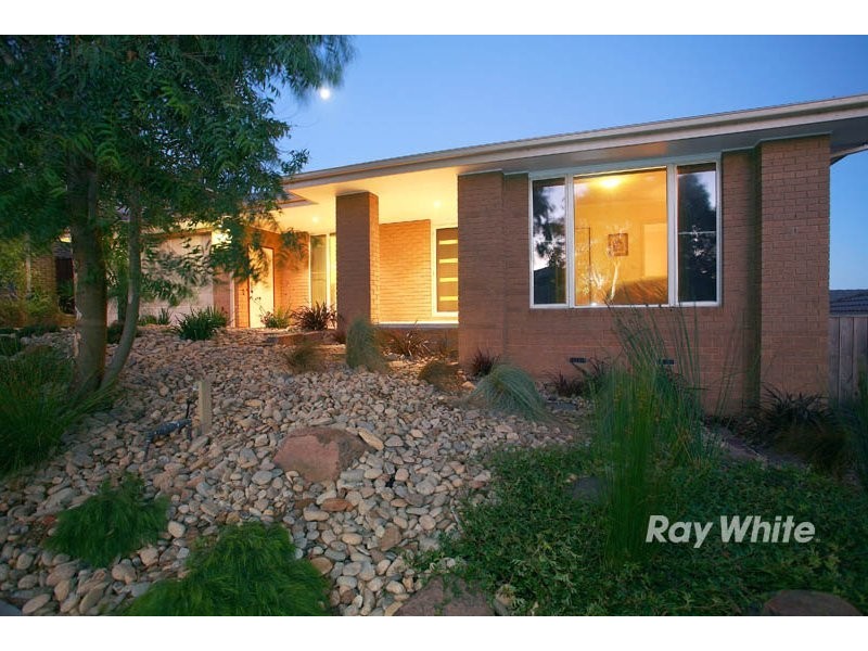 6 Greenmist Crescent, Cranbourne South VIC 3977