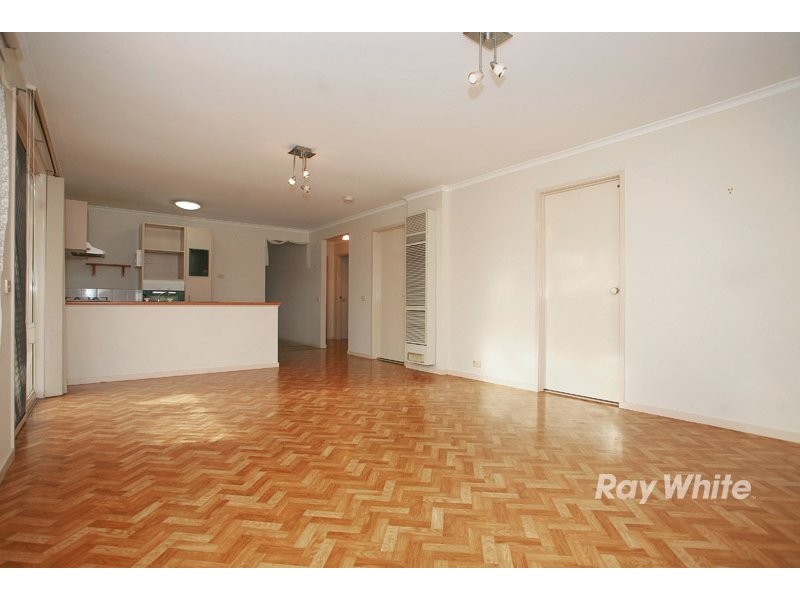 38 Scarborough Avenue, Cranbourne VIC 3977