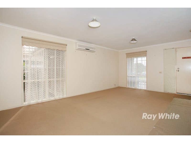 38 Scarborough Avenue, Cranbourne VIC 3977