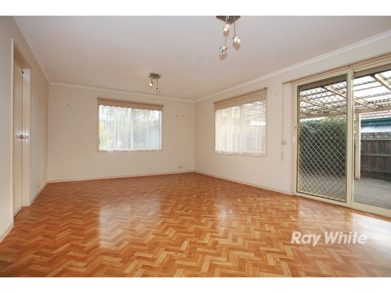 38 Scarborough Avenue, Cranbourne VIC 3977