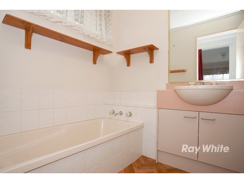 38 Scarborough Avenue, Cranbourne VIC 3977