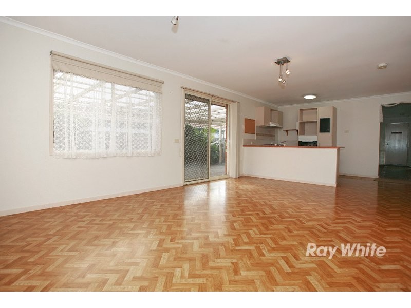 38 Scarborough Avenue, Cranbourne VIC 3977