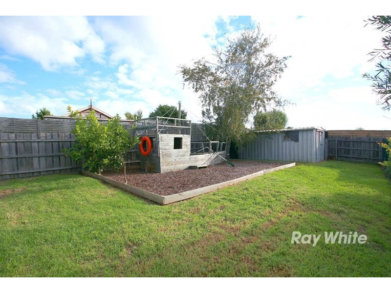 38 Scarborough Avenue, Cranbourne VIC 3977