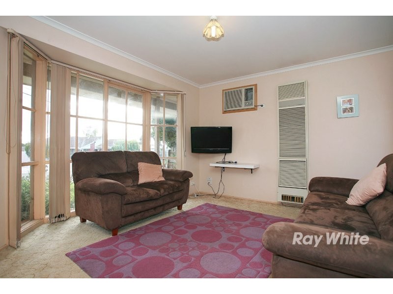 6 Manisa Place, Cranbourne VIC 3977