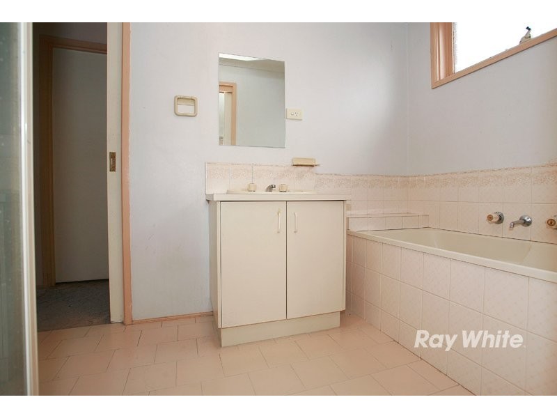 6 Manisa Place, Cranbourne VIC 3977