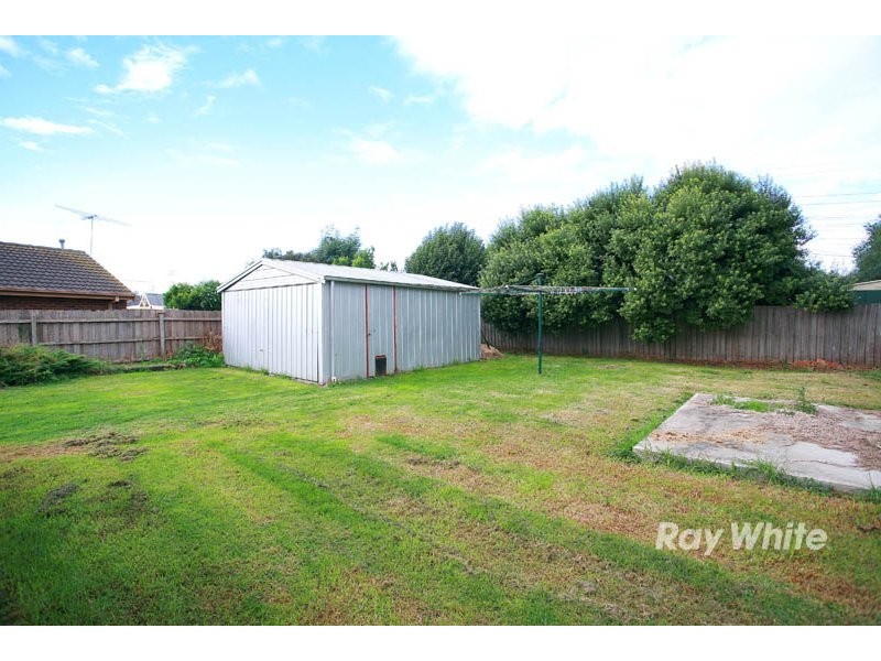 6 Manisa Place, Cranbourne VIC 3977