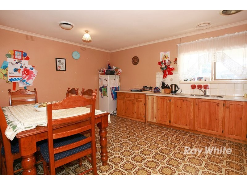 33 Cranbourne Drive, Cranbourne VIC 3977