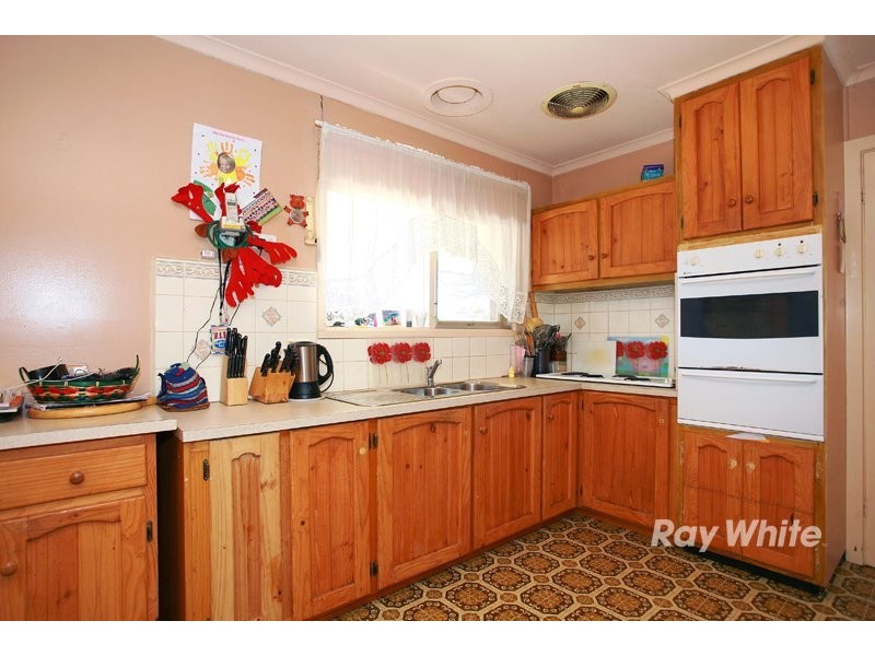 33 Cranbourne Drive, Cranbourne VIC 3977