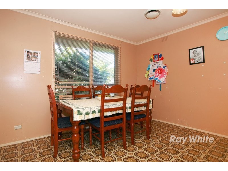 33 Cranbourne Drive, Cranbourne VIC 3977