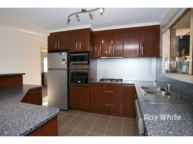 17 Greenmantle Close, Cranbourne VIC 3977