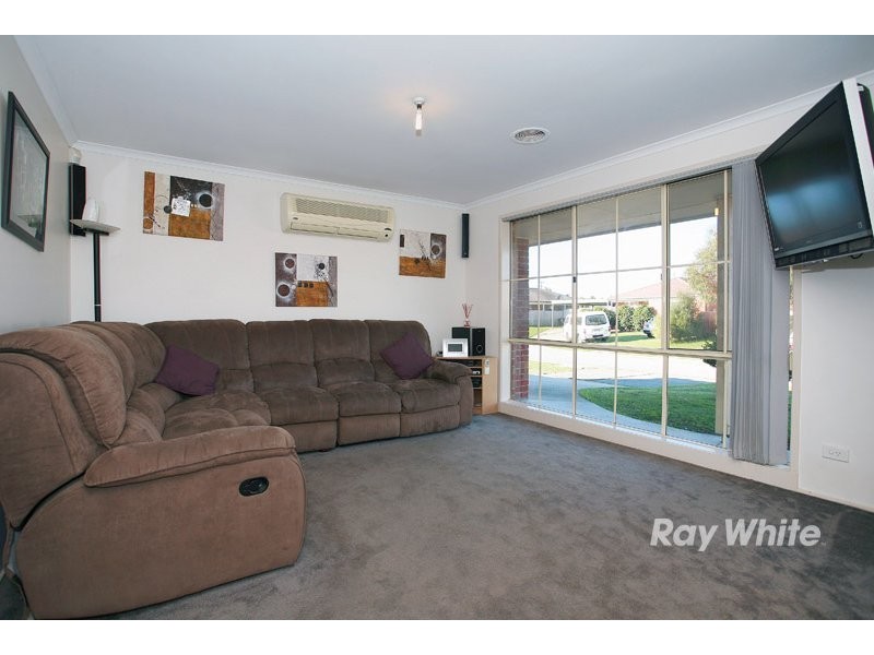 17 Greenmantle Close, Cranbourne VIC 3977