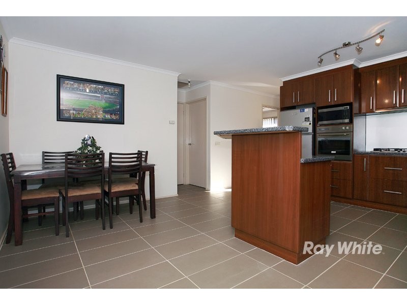 17 Greenmantle Close, Cranbourne VIC 3977