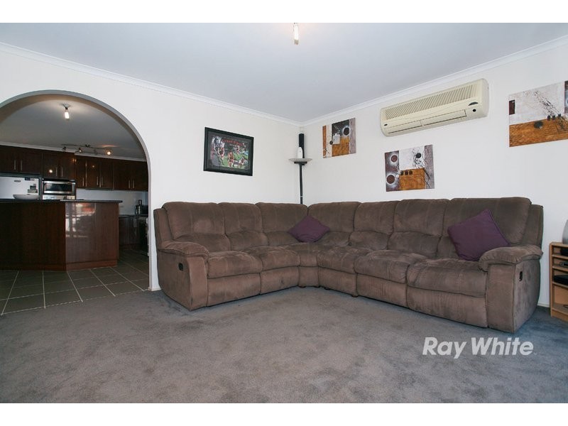 17 Greenmantle Close, Cranbourne VIC 3977