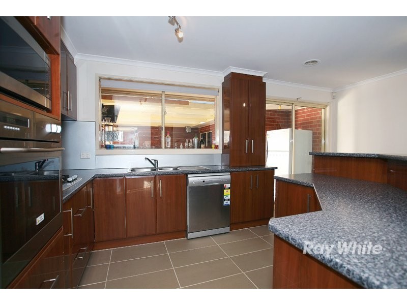 17 Greenmantle Close, Cranbourne VIC 3977