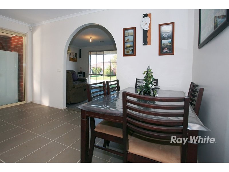 17 Greenmantle Close, Cranbourne VIC 3977