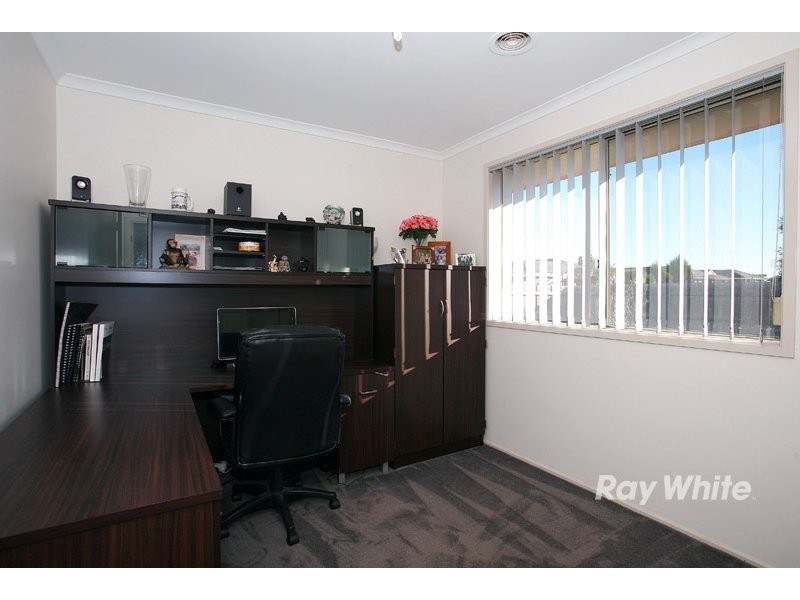 17 Greenmantle Close, Cranbourne VIC 3977