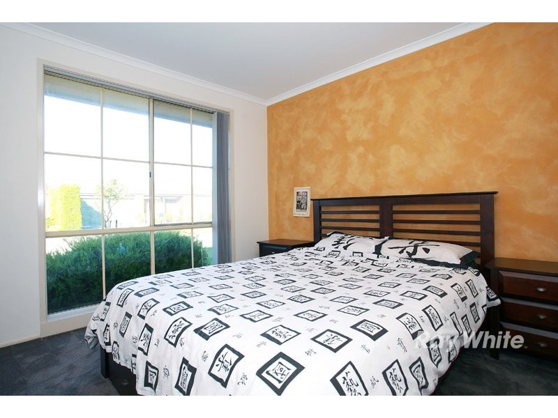 17 Greenmantle Close, Cranbourne VIC 3977