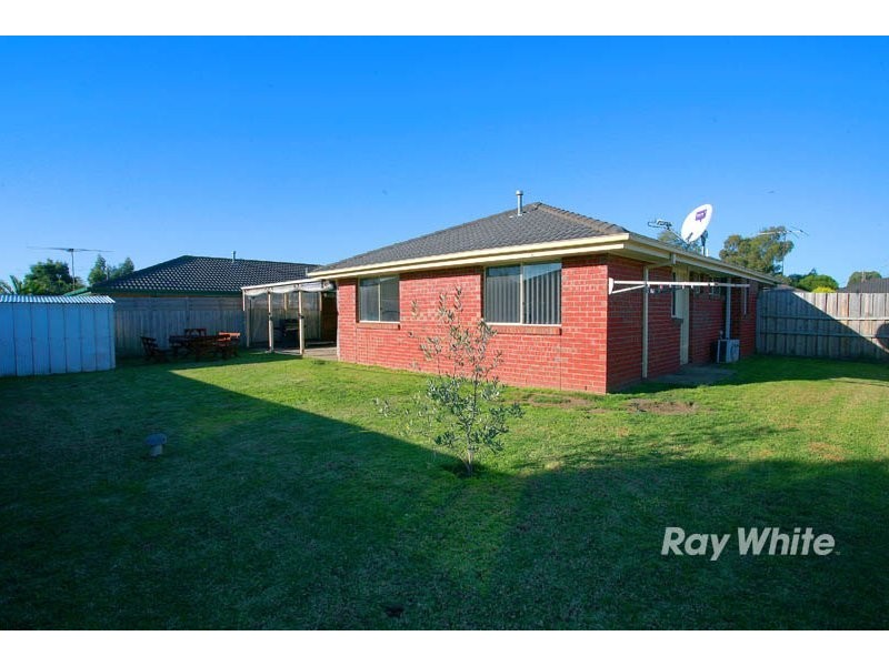 17 Greenmantle Close, Cranbourne VIC 3977