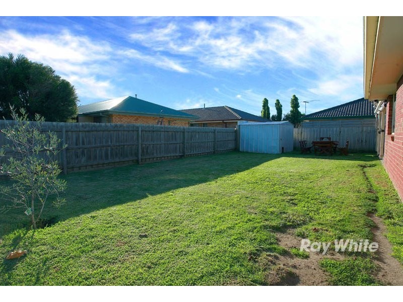 17 Greenmantle Close, Cranbourne VIC 3977