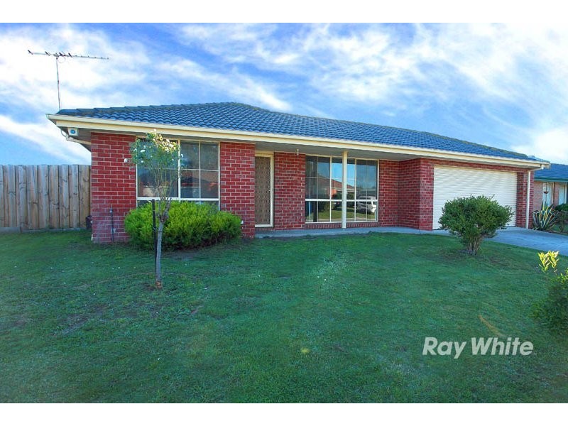 17 Greenmantle Close, Cranbourne VIC 3977