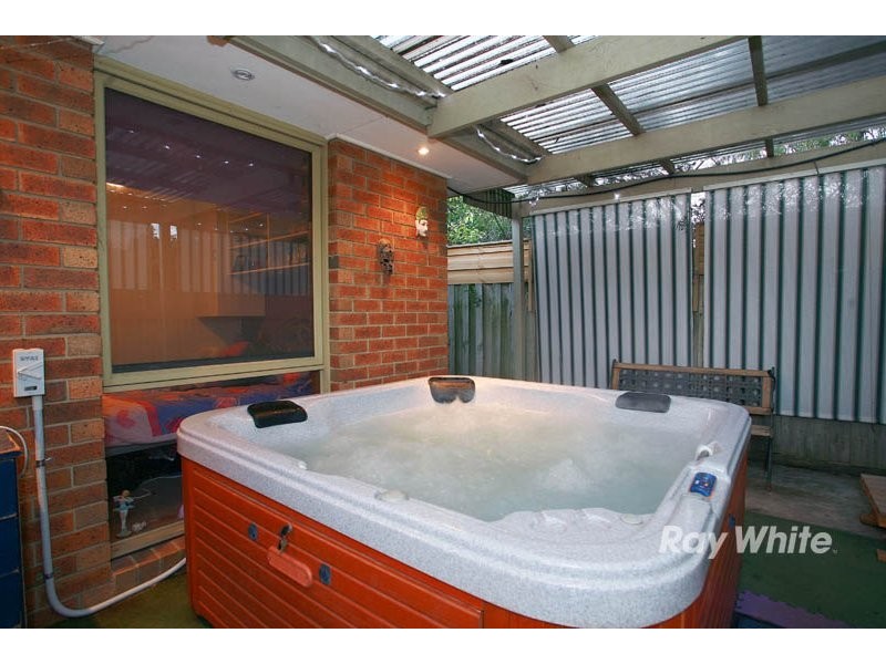 10 Denham Crescent, Cranbourne VIC 3977