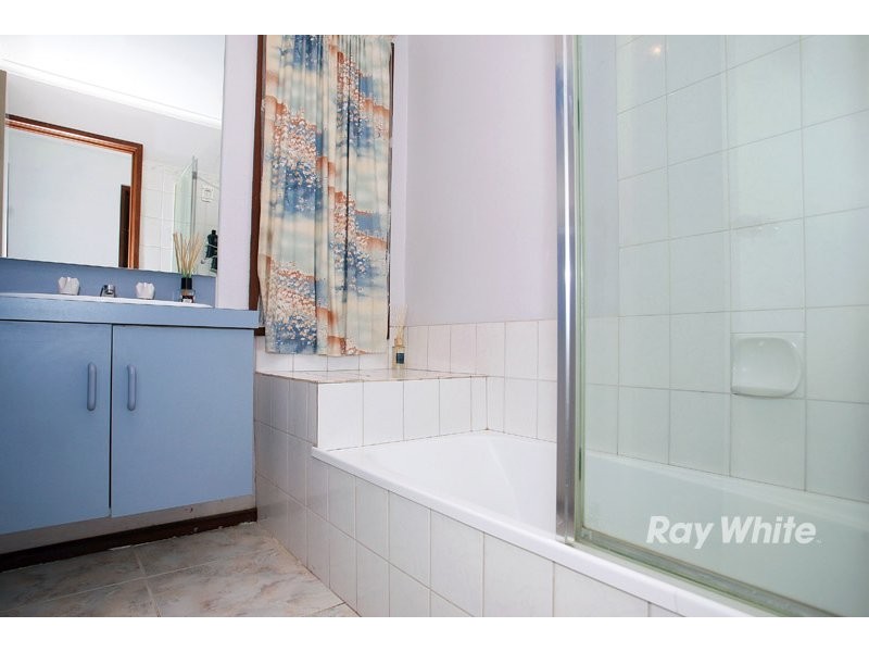 10 Denham Crescent, Cranbourne VIC 3977