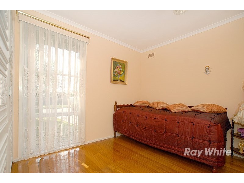 7 Valepark Crescent, Cranbourne VIC 3977