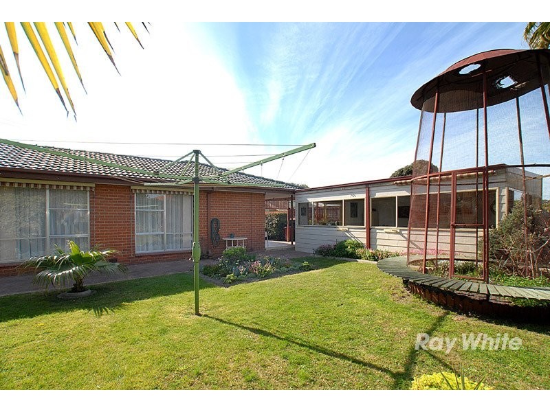 7 Valepark Crescent, Cranbourne VIC 3977