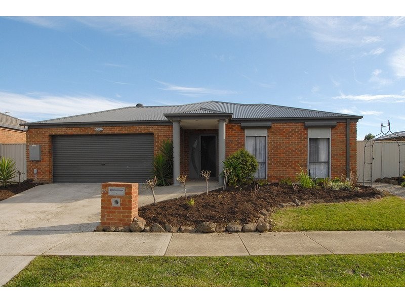 15 Manor Court, Cranbourne East VIC 3977