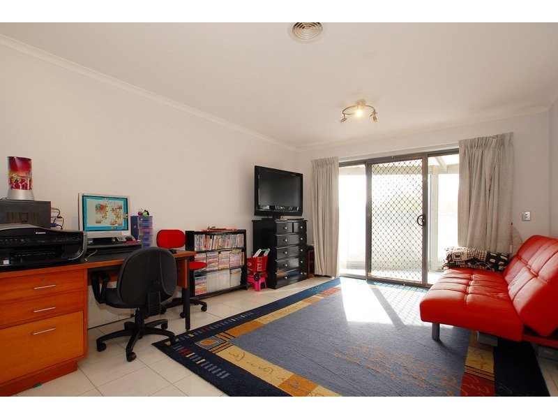 15 Manor Court, Cranbourne East VIC 3977