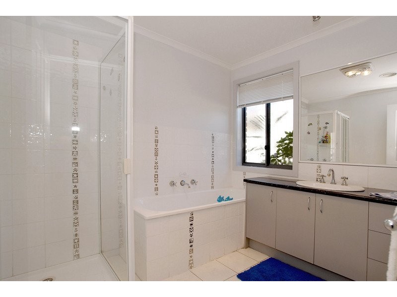 15 Manor Court, Cranbourne East VIC 3977