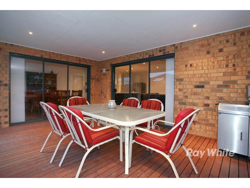 8 Adriana Circuit, Cranbourne South VIC 3977