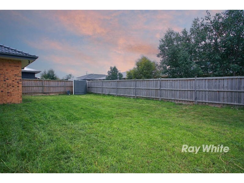 8 Adriana Circuit, Cranbourne South VIC 3977